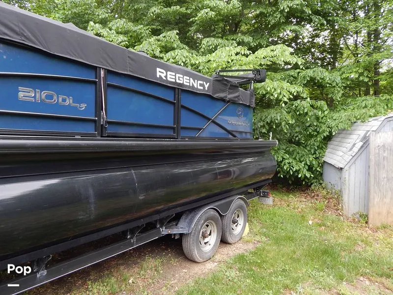 Slide: The Image of Regency 210 DL3 2019 - 14191840