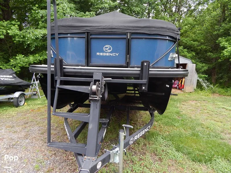 Slide: The Image of Regency 210 DL3 2019 - 14191844