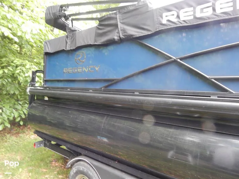 Slide: The Image of Regency 210 DL3 2019 - 14191848