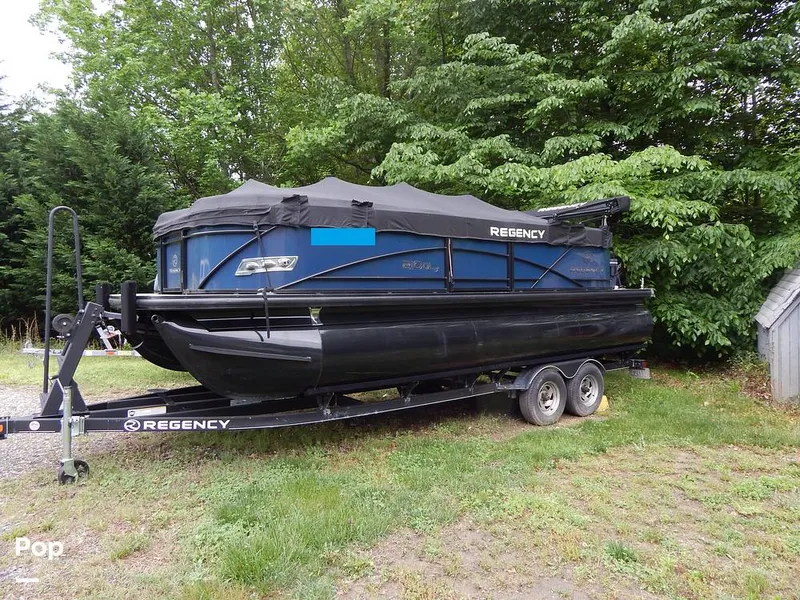 Slide: The Image of Regency 210 DL3 2019 - 14191837