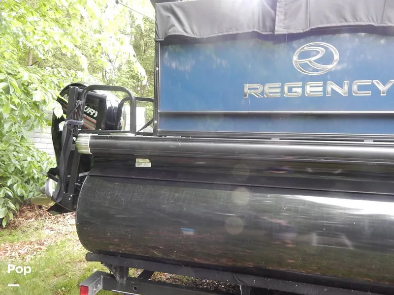 Slide: The Image of Regency 210 DL3 2019 - 14191849