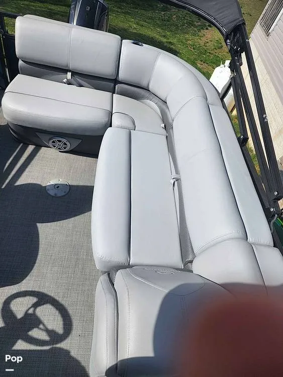 Slide: The Image of Regency 210 DL3 2019 - 14097424