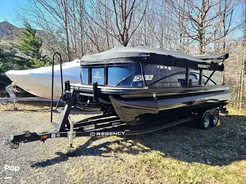 Slide: The Image of Regency 210 DL3 2019 - 14282832