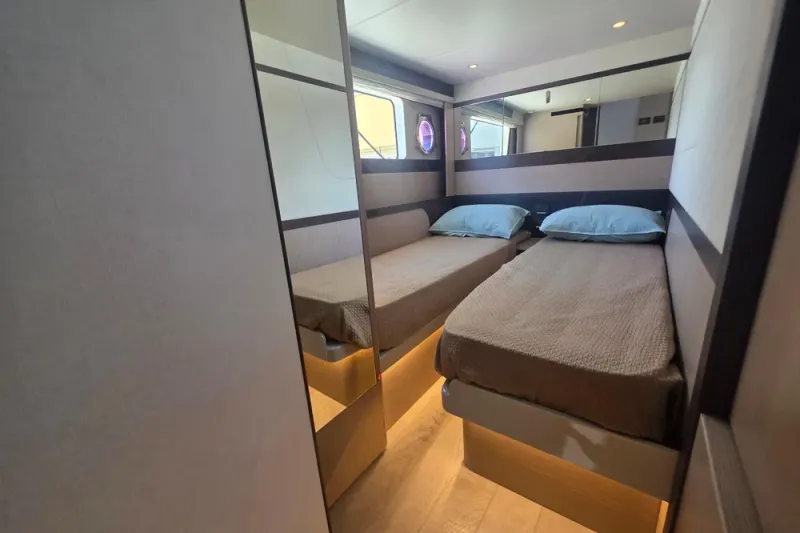 Slide: The Image of Absolute 47 Fly 2021 - 24