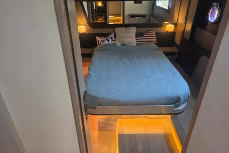 Slide: The Image of Absolute 47 Fly 2021 - 27