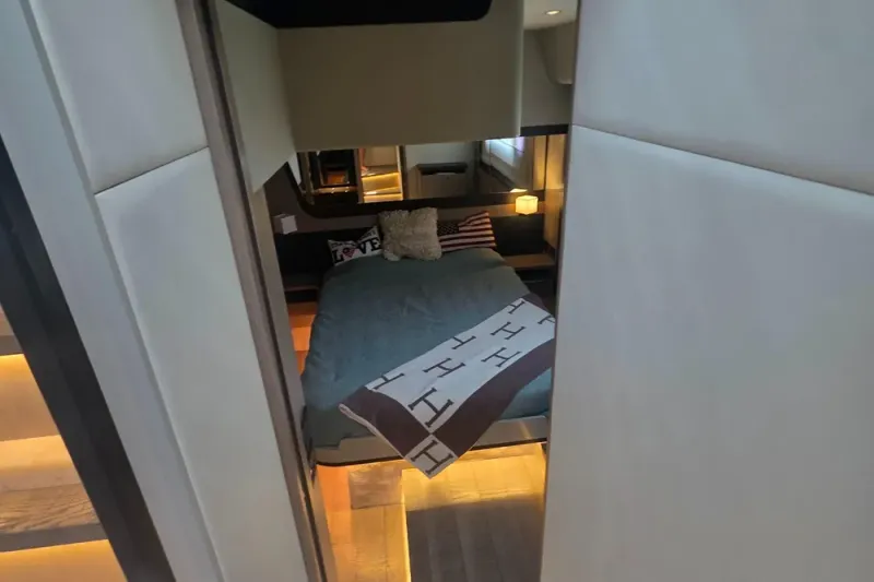 Slide: The Image of Absolute 47 Fly 2021 - 30