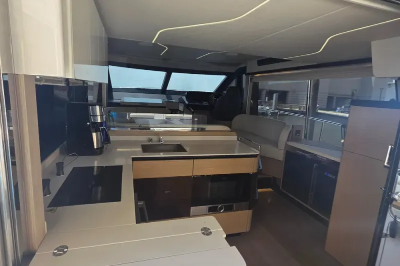 Slide: The Image of Absolute 47 Fly 2021 - 50