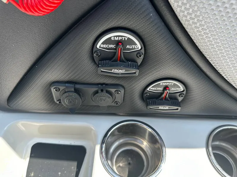 Slide: The Image of Ranger Reatta 1850MS 2021 - 14185533