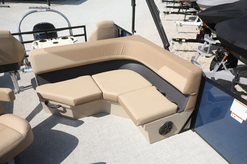 Slide: The Image of LOWE LF214 2026 - 15