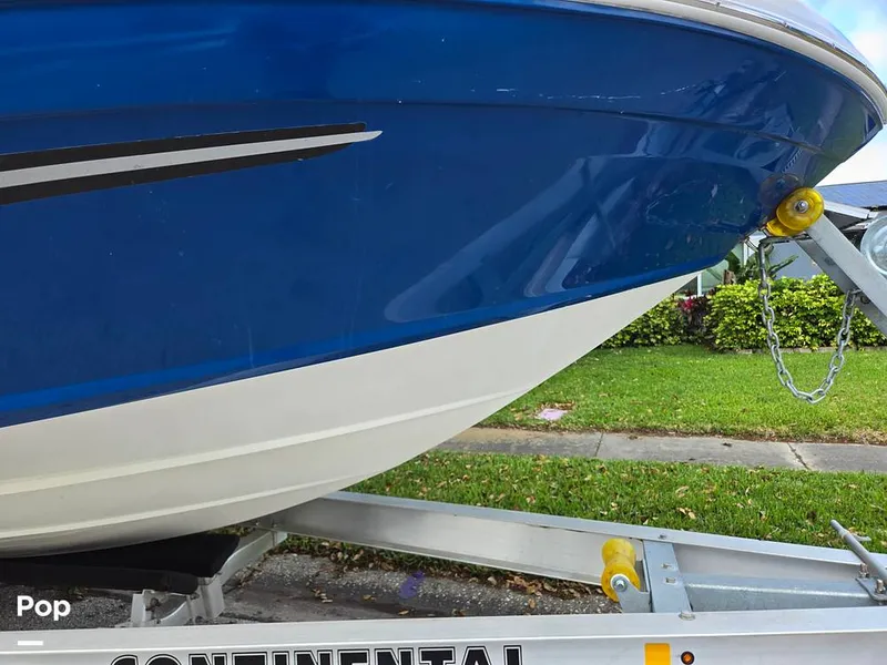 Slide: The Image of Rinker 21QX 2018 - 15311066