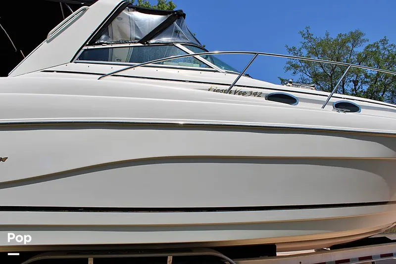 Slide: The Image of Rinker 342 Fiesta Vee 2005 - 14176220