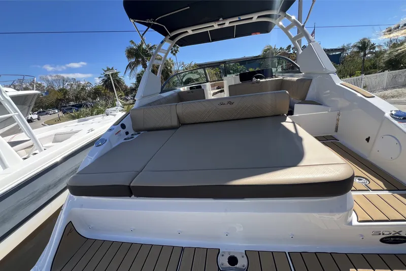 Slide: The Image of Sea Ray SDX 250 Outboard 2026 - 10