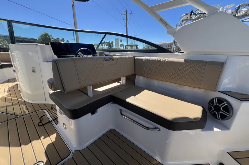 Slide: The Image of Sea Ray SDX 250 Outboard 2026 - 13