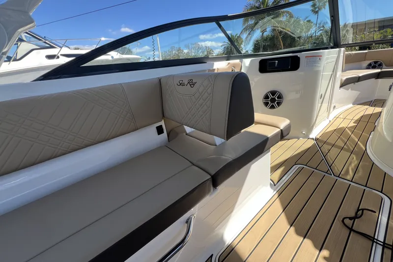 Slide: The Image of Sea Ray SDX 250 Outboard 2026 - 14