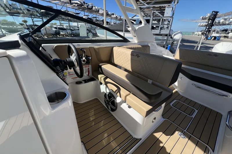 Slide: The Image of Sea Ray SDX 250 Outboard 2026 - 16