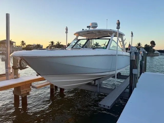 The Image of Boston Whaler 320 VANTAGE 2017 - 0