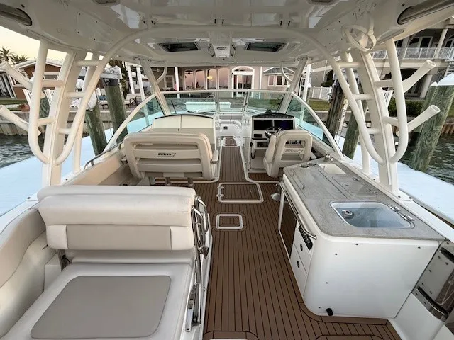 Slide: The Image of Boston Whaler 320 VANTAGE 2017 - 14