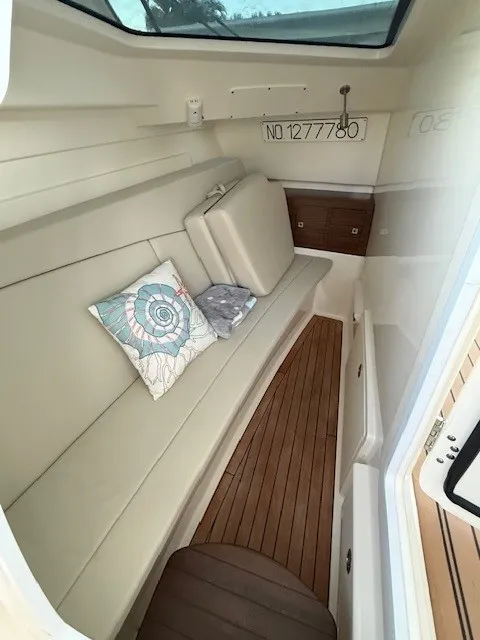 Slide: The Image of Boston Whaler 320 VANTAGE 2017 - 5