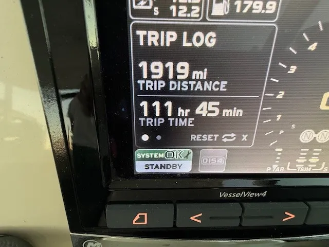 Slide: The Image of Boston Whaler 320 VANTAGE 2017 - 6