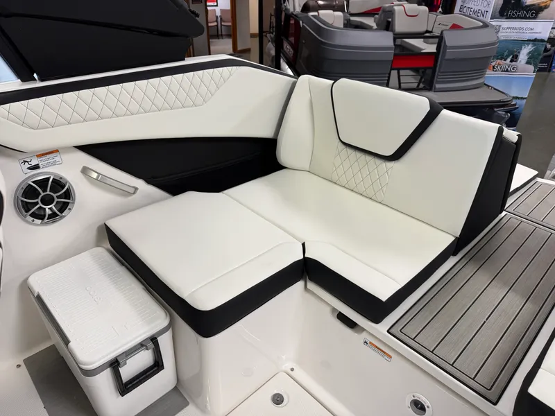 Slide: The Image of Yamaha 222S 2026 - 8
