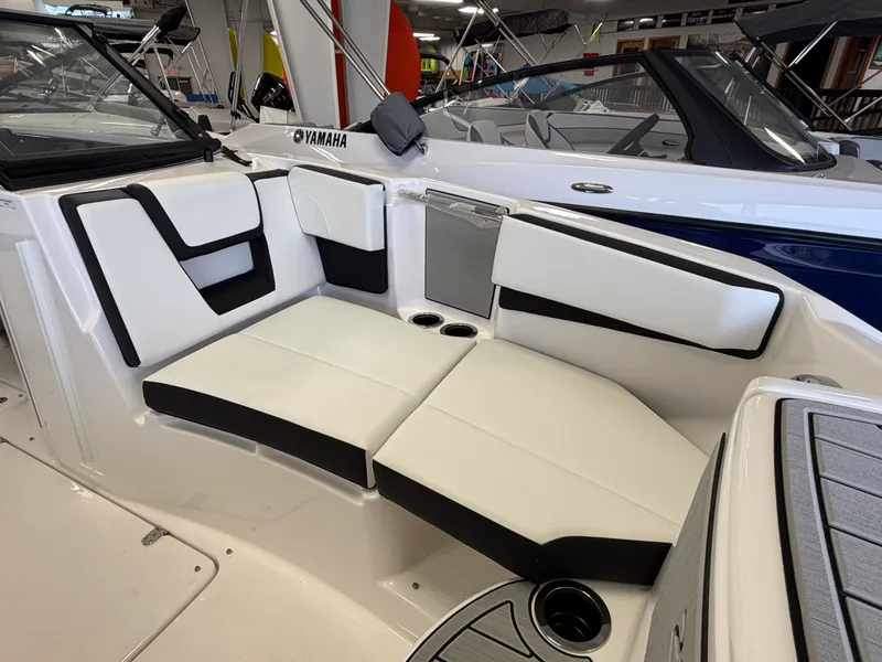 Slide: The Image of Yamaha 222S 2026 - 30