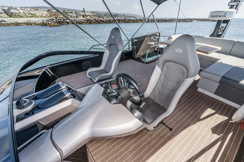 Slide: The Image of Sunseeker 65 SPORT 2023 - 14