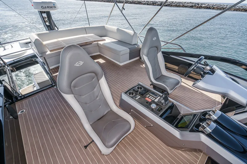 Slide: The Image of Sunseeker 65 SPORT 2023 - 15
