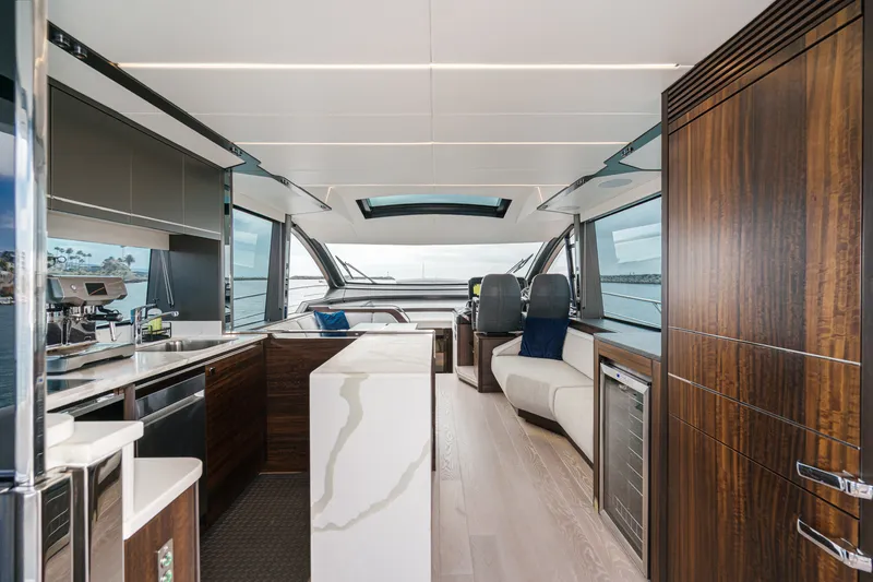 Slide: The Image of Sunseeker 65 SPORT 2023 - 27