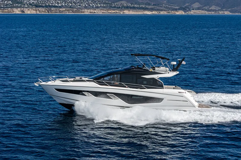 Slide: The Image of Sunseeker 65 SPORT 2023 - 3