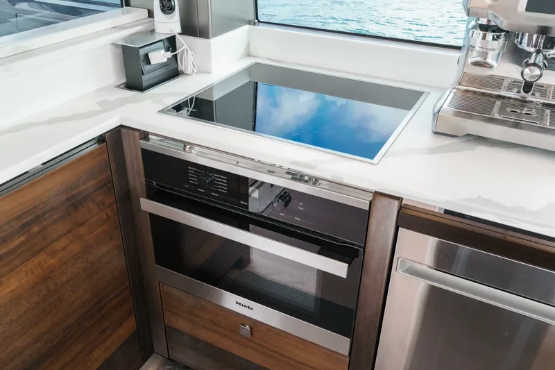 Slide: The Image of Sunseeker 65 SPORT 2023 - 32