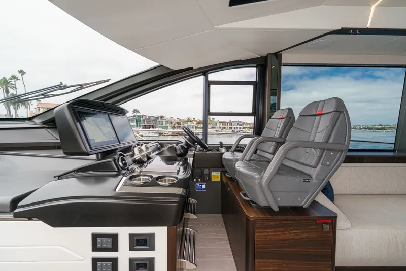 Slide: The Image of Sunseeker 65 SPORT 2023 - 40