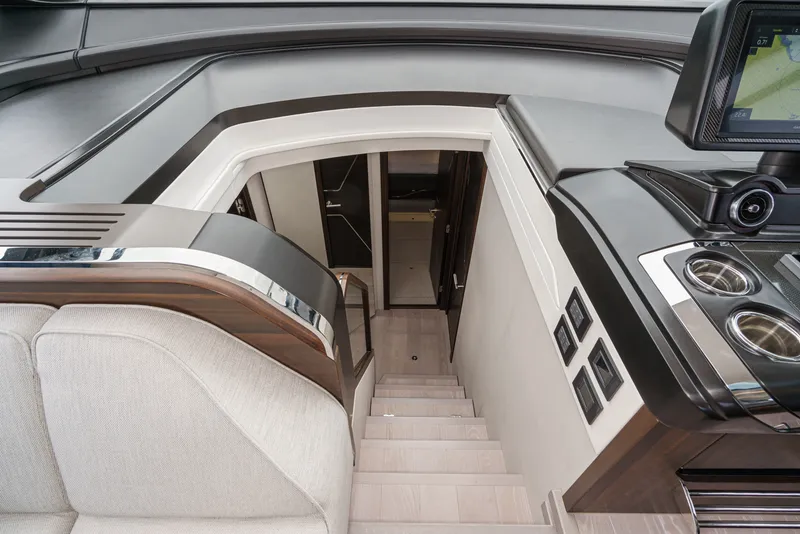 Slide: The Image of Sunseeker 65 SPORT 2023 - 42