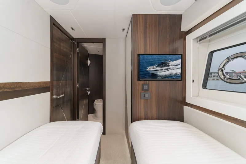 Slide: The Image of Sunseeker 65 SPORT 2023 - 48