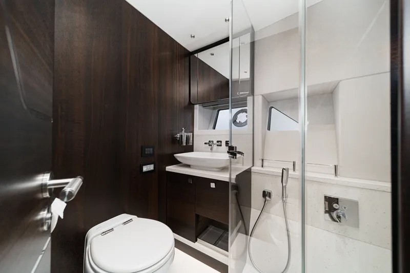 Slide: The Image of Sunseeker 65 SPORT 2023 - 49