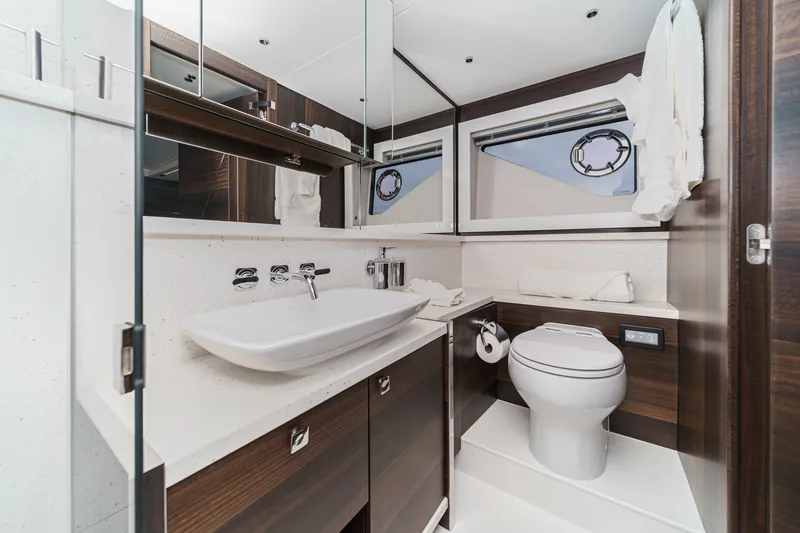 Slide: The Image of Sunseeker 65 SPORT 2023 - 58