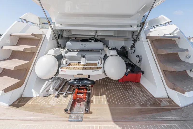 Slide: The Image of Sunseeker 65 SPORT 2023 - 60