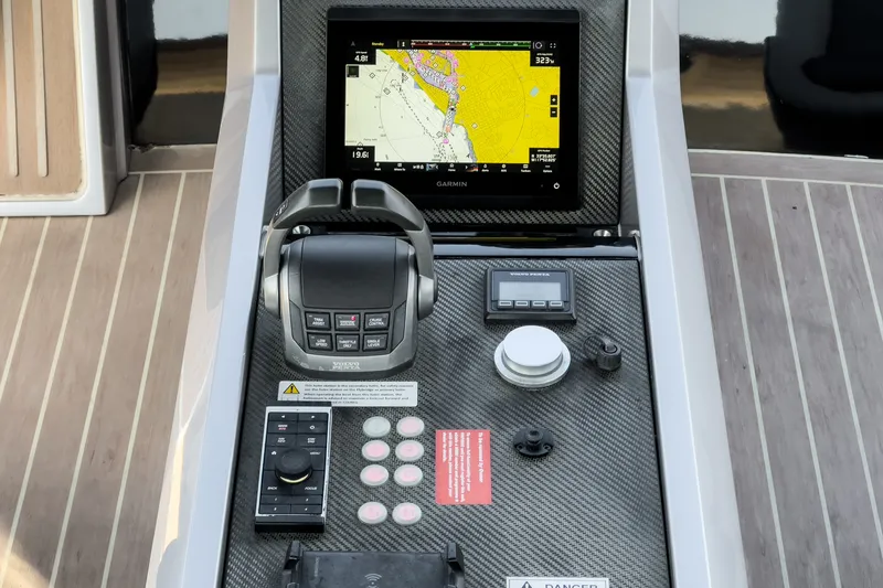 Slide: The Image of Sunseeker 65 SPORT 2023 - 77