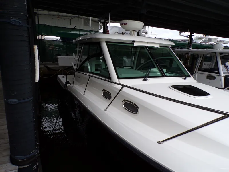 Slide: The Image of Boston Whaler 315 CONQUEST 2014 - 1