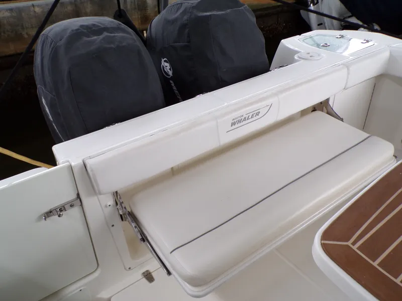 Slide: The Image of Boston Whaler 315 CONQUEST 2014 - 10