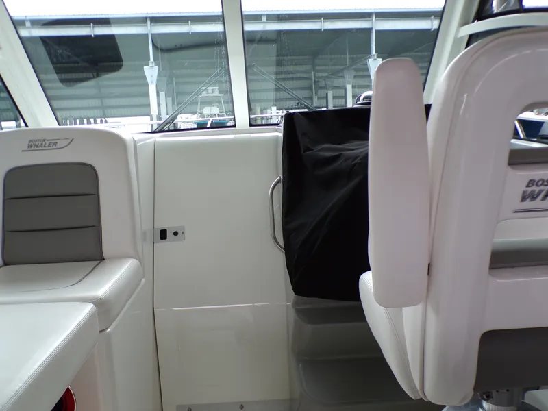 Slide: The Image of Boston Whaler 315 CONQUEST 2014 - 16