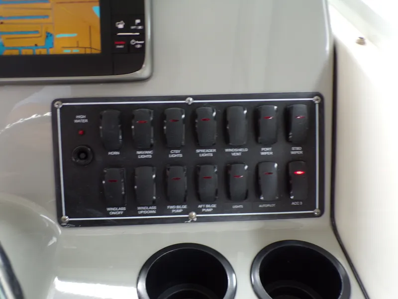 Slide: The Image of Boston Whaler 315 CONQUEST 2014 - 24