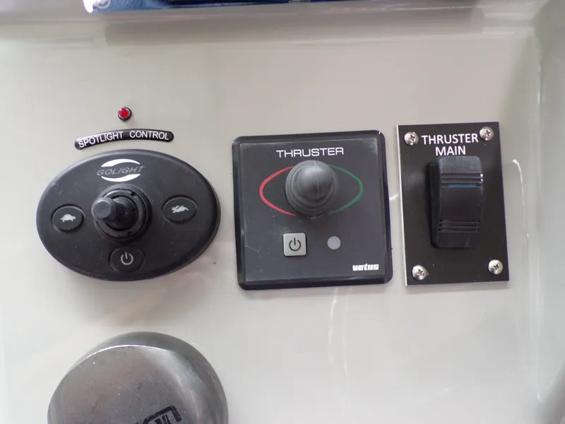 Slide: The Image of Boston Whaler 315 CONQUEST 2014 - 25