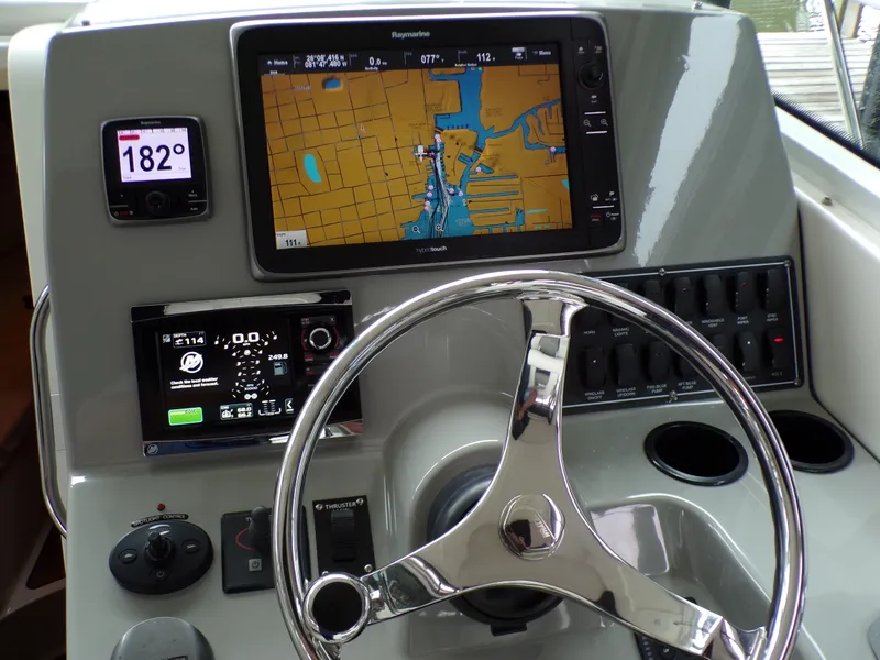 Slide: The Image of Boston Whaler 315 CONQUEST 2014 - 28