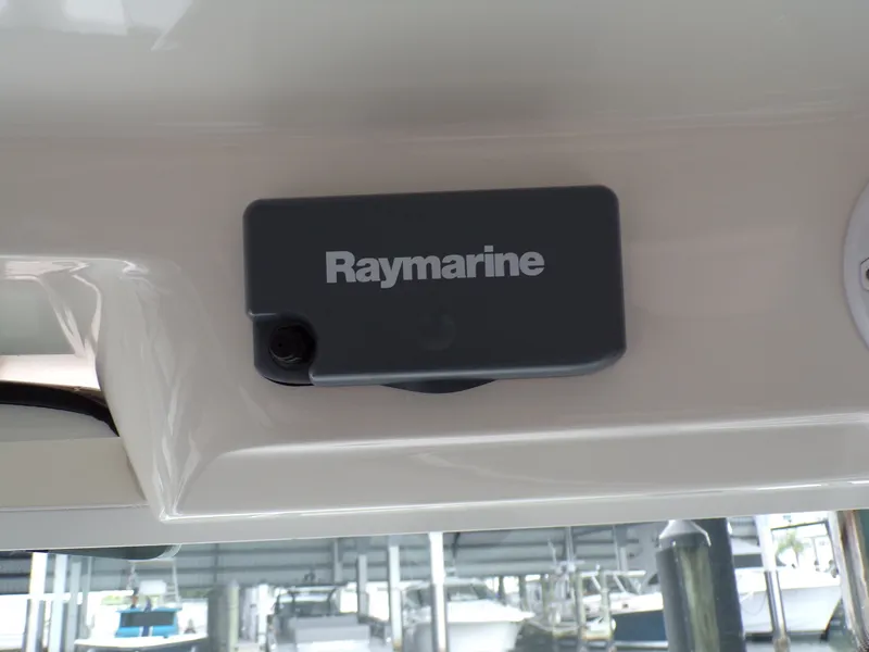 Slide: The Image of Boston Whaler 315 CONQUEST 2014 - 30