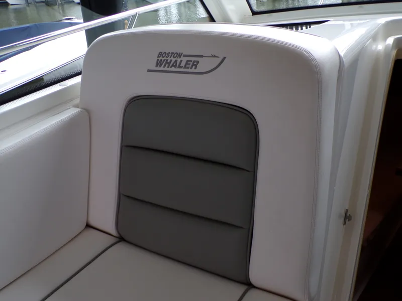Slide: The Image of Boston Whaler 315 CONQUEST 2014 - 35