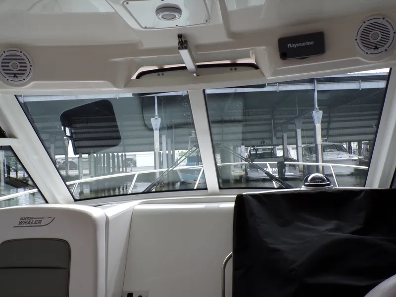 Slide: The Image of Boston Whaler 315 CONQUEST 2014 - 39