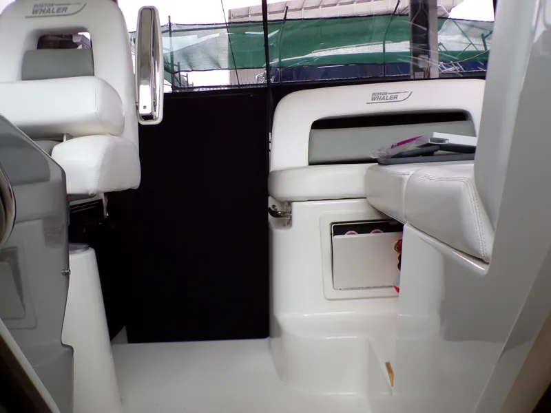 Slide: The Image of Boston Whaler 315 CONQUEST 2014 - 40