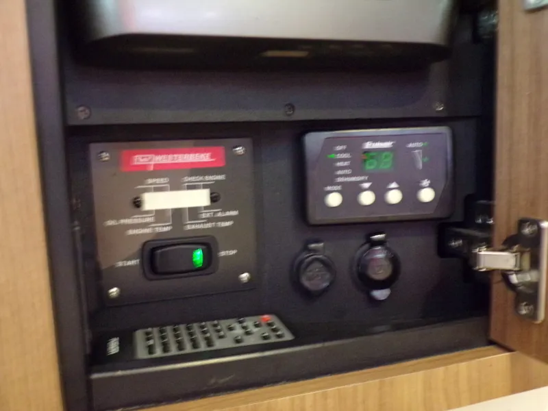 Slide: The Image of Boston Whaler 315 CONQUEST 2014 - 49