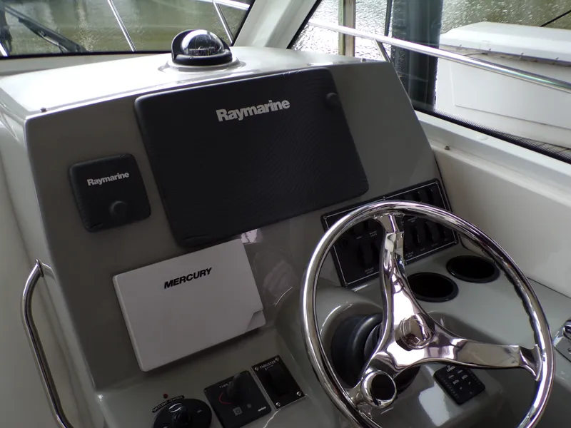 Slide: The Image of Boston Whaler 315 CONQUEST 2014 - 61