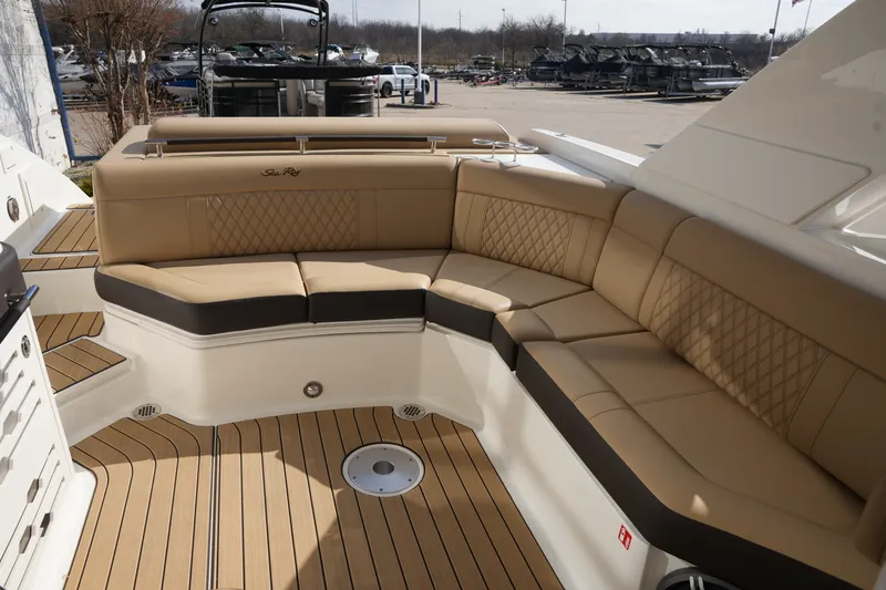 Slide: The Image of Sea Ray SLX 310 2026 - 10